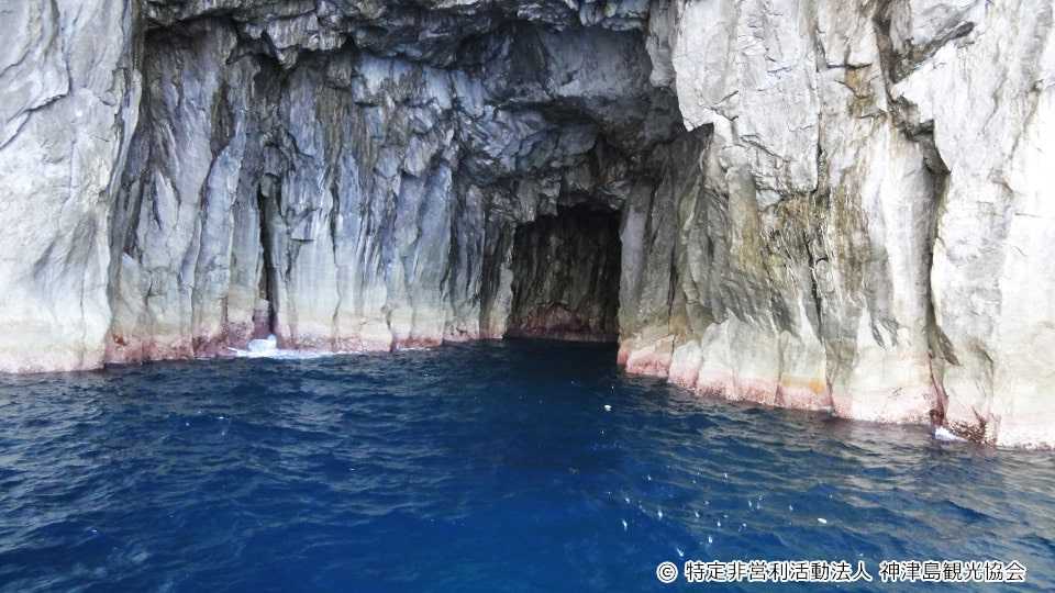 神津島の青の洞窟