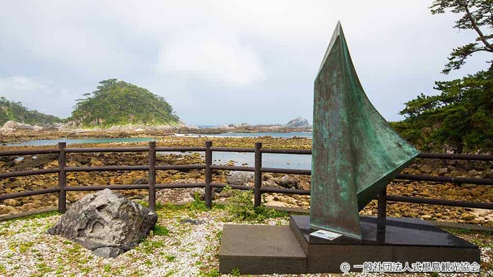 式根島の与謝野晶子記念碑