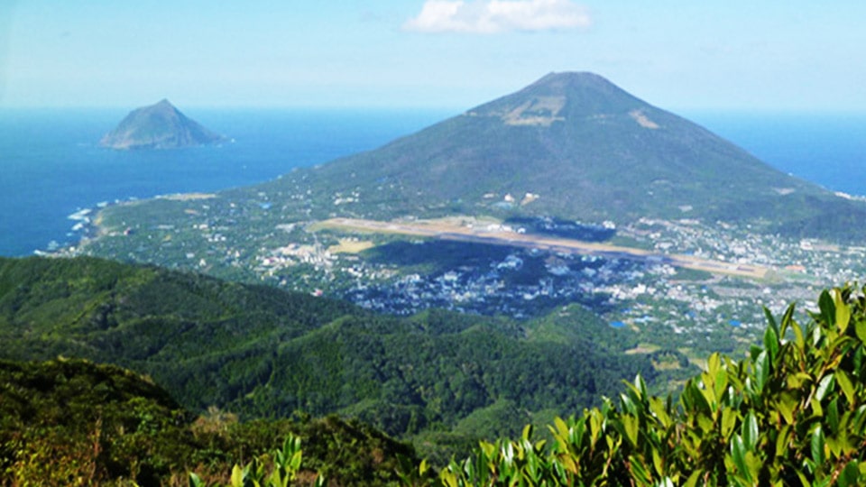 八丈島 三原山の詳細 伊豆諸島 伊豆七島ツアーは Tabixia 東海汽船 飛行機で行く